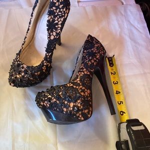 Beautiful heels! Never worn